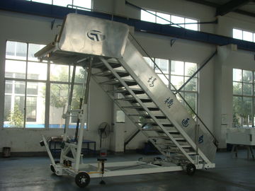 China Hochleistungsflugzeug-Einstieg-Treppe 196 L x 156 w-Zentimeter-Plattform-Maß fournisseur